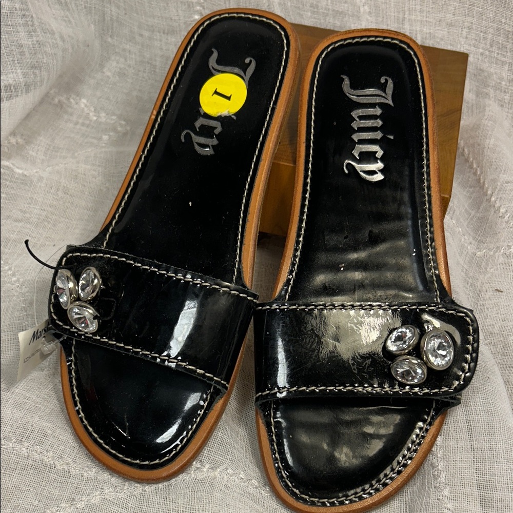 NWT Juicy Couture made in Italy leather embellished sandals flats